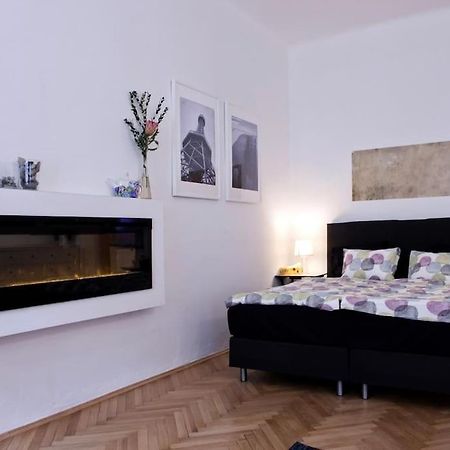 Prague Center Apartment With Fireplace Exterior photo