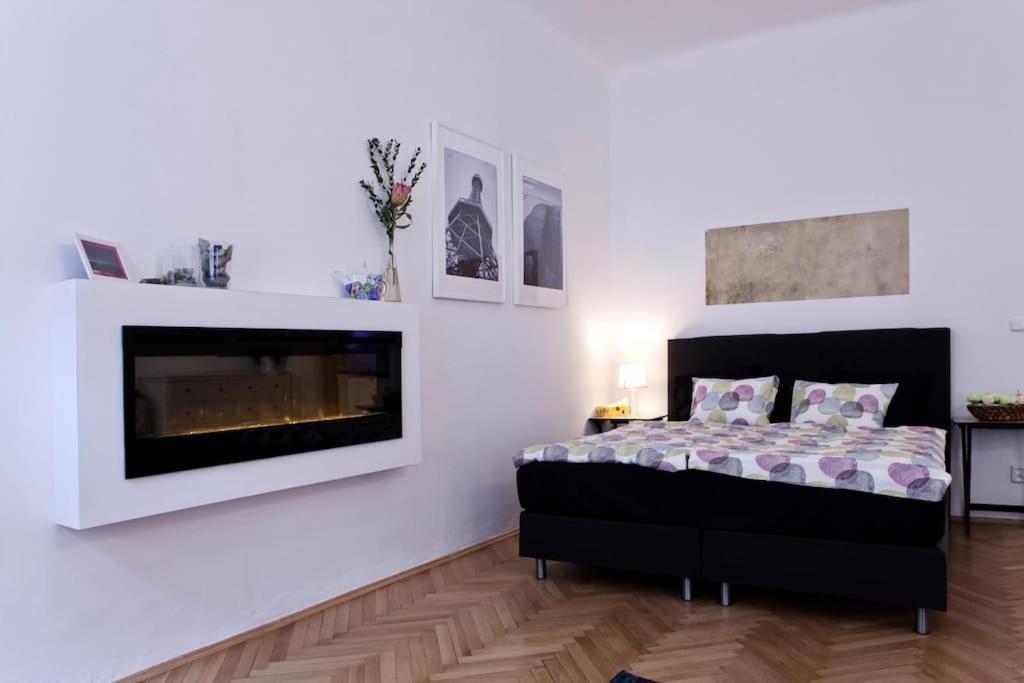 Prague Center Apartment With Fireplace Exterior photo